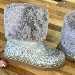 Girls fur boots
